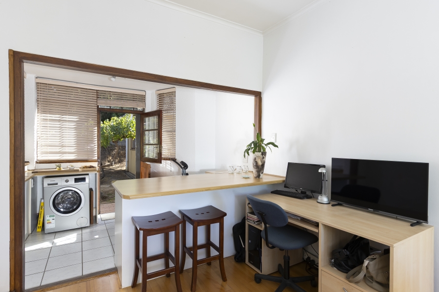 To Let 1 Bedroom Property for Rent in Westridge Western Cape